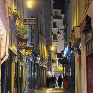 29. Paris night life.jpg
