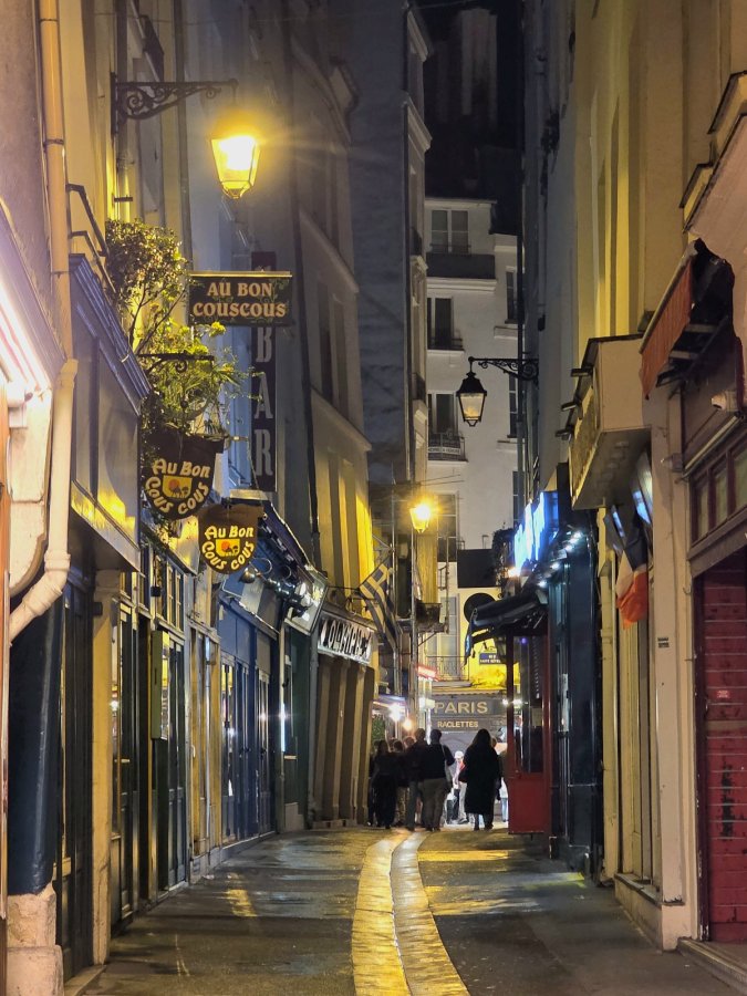 29. Paris night life.jpg