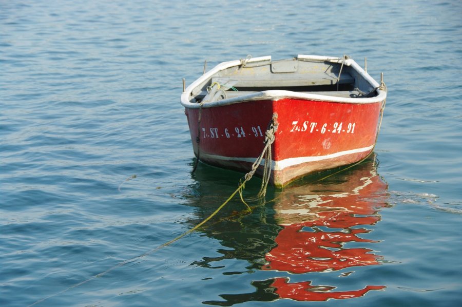 boat-tied-asturies.jpg